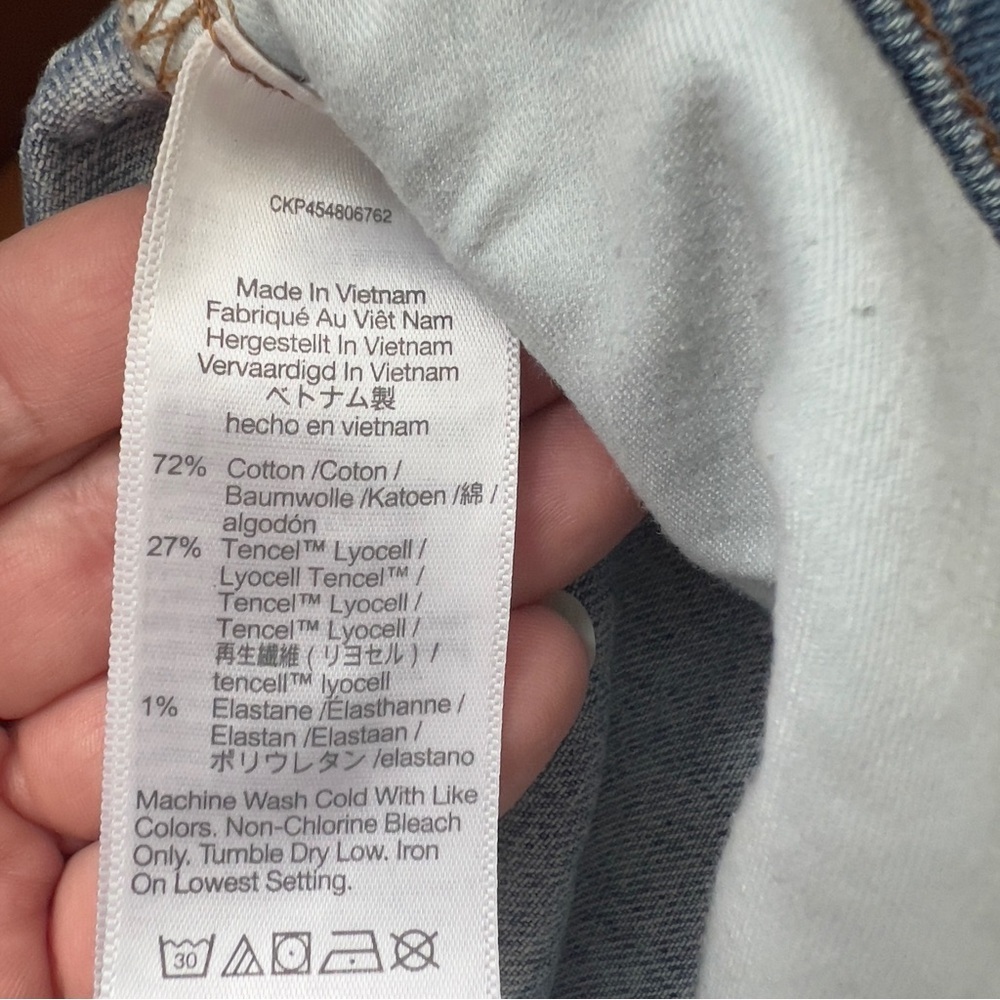 Madewell Women’s Sz 30 High Rise Mid Length Light Blue Denim Shorts Frayed - Picture 9 of 9